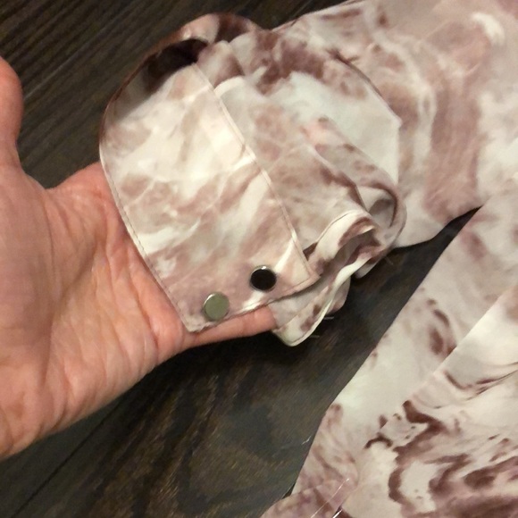 Jennifer Lopez chiffon top - Picture 4 of 9